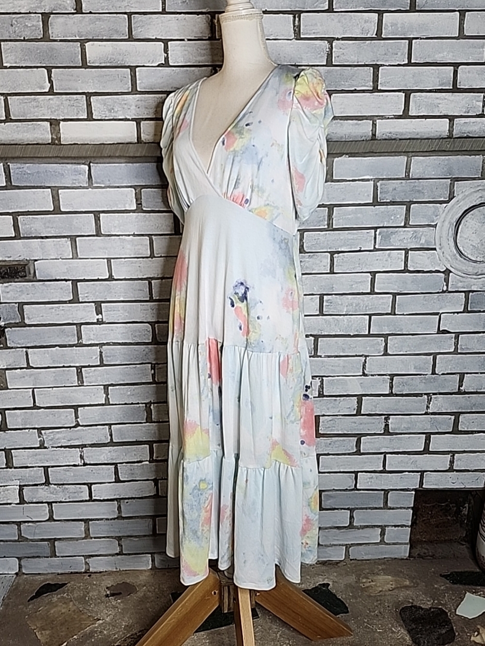 • So Junior's Short Ruched Sleeve Tiered Splatter Print Dress Size XL Multicolor